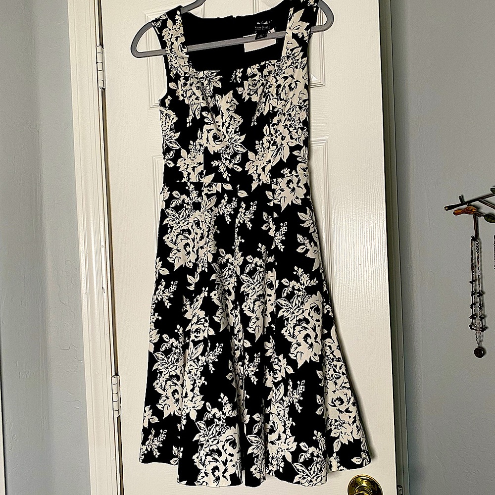 Beautiful dress “white and Black” store